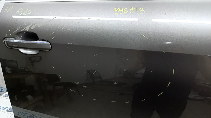 Дверь в сборе передняя правая Audi A4 B9 18-25 графит LX7H, в клее, царапины на накладке