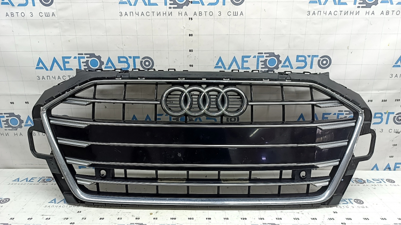 Решетка радиатора grill в сборе Audi A4 20-24 рест, с эмблемой, под парктроники, черный глянец-хром