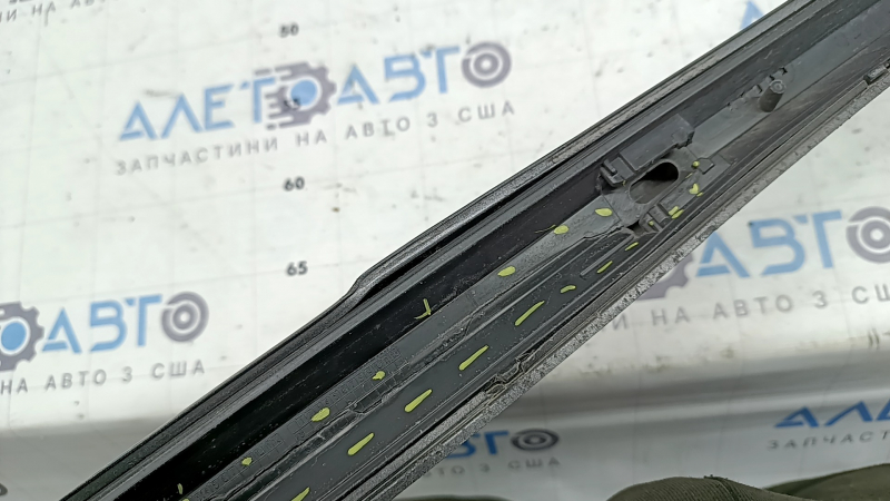 Молдинг порога левый Audi A4 B9 19-25 графит, треснут, царапины