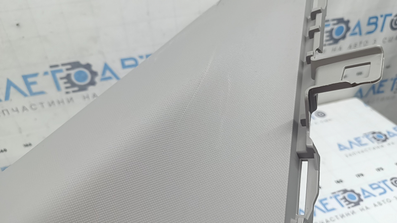 Накладка задней стойки верхняя правая Hyundai Ioniq 17-22 серая, царапины, сломано крепление