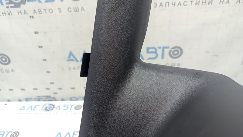 Накладка порога внутренняя задняя левая Hyundai Ioniq 17-22 черная, сломано крепление ,царапина