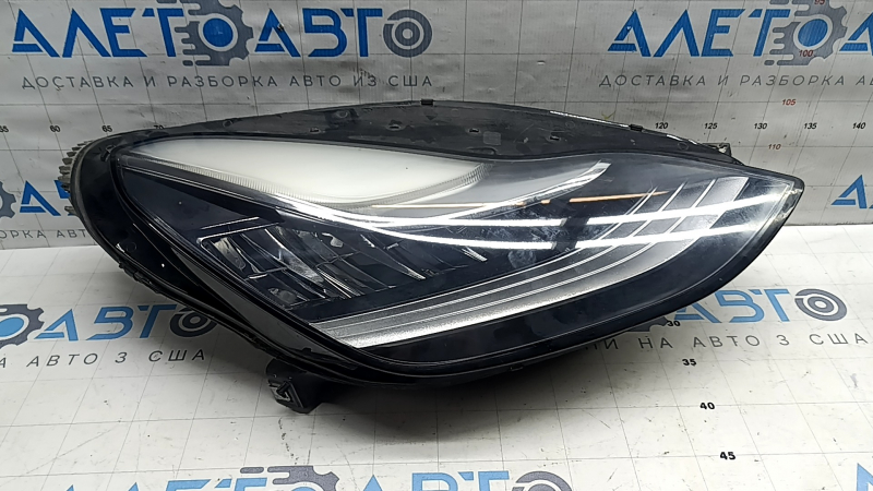 Фара передняя правая Tesla Model Y 20-25 LED без крепления, царапины, сломана напрявляющая
