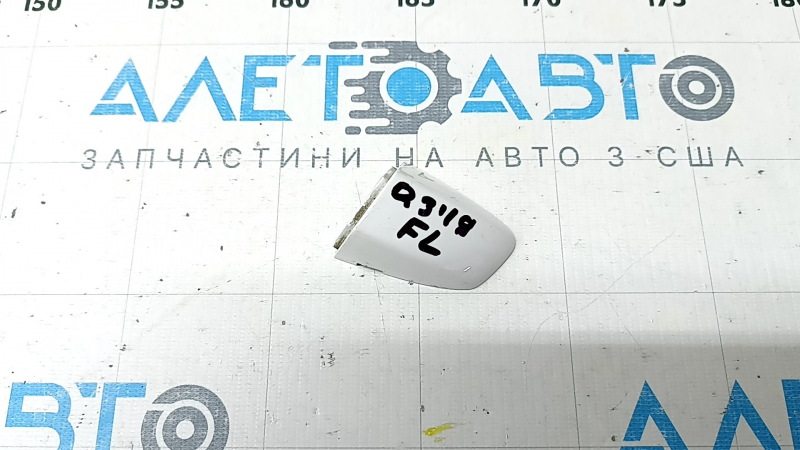 Заглушка внешней ручки двери передняя левая Audi Q3 83A 19-25 надломано крепление