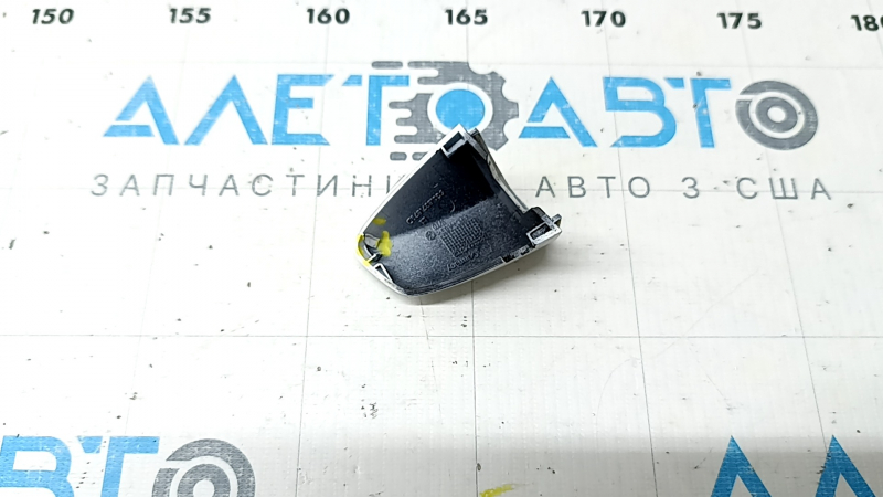 Заглушка внешней ручки двери передняя левая Audi Q3 83A 19-25 надломано крепление