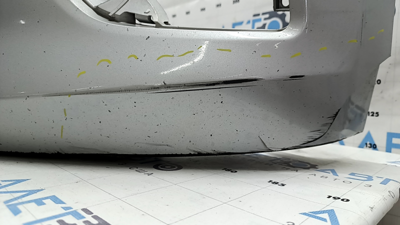 Бампер передний голый Hyundai Ioniq 17-19 без парктроников, серебро, царапины, треснут, надрыв, отсутствуют фрагменты и крепления, сколы