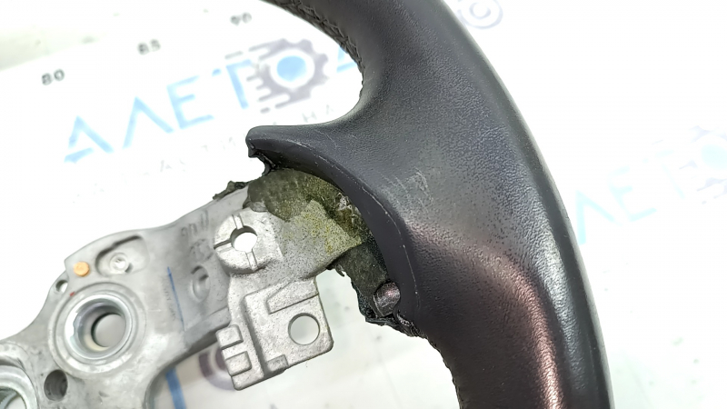 Volan fără volan Hyundai Ioniq 17-19, piele neagră, zgârieturi, piele crăpată