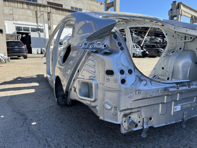 Четверть крыло задняя левая Hyundai Ioniq 17-19 HEV на кузове, серебро