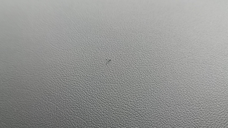 Panou de bord față cu AIRBAG Tesla Model Y 20-25 negru, cu capac difuzor, clapetă ruginită, zgârieturi
