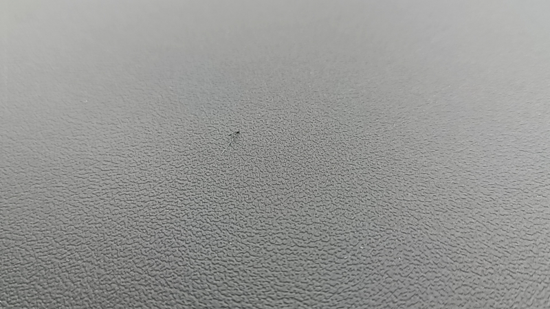 Panou de bord față cu AIRBAG Tesla Model Y 20-25 negru, cu capac difuzor, clapetă ruginită, zgârieturi