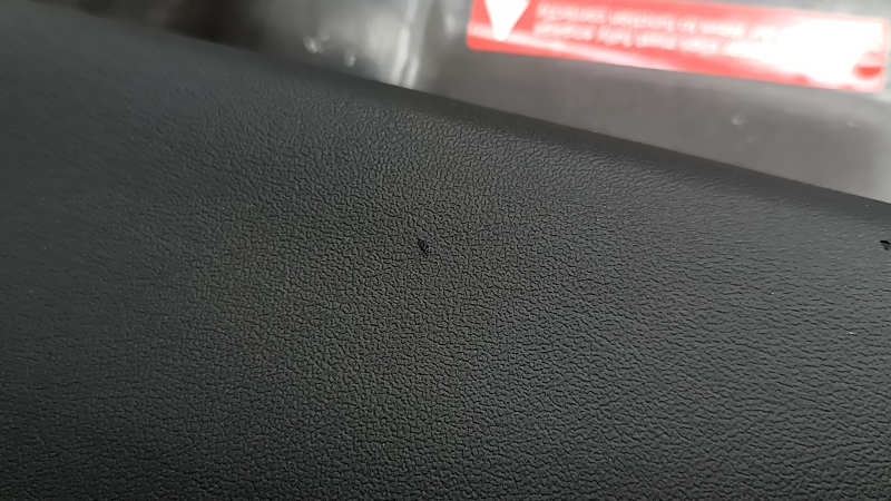 Panou de bord față cu AIRBAG Tesla Model Y 20-25 negru, cu capac difuzor, clapetă ruginită, zgârieturi