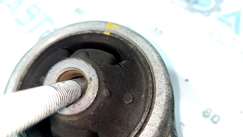 Braț de control inferior față dreapta Hyundai Ioniq 17-22 microfisuri S/B, articulație sferică ruptă