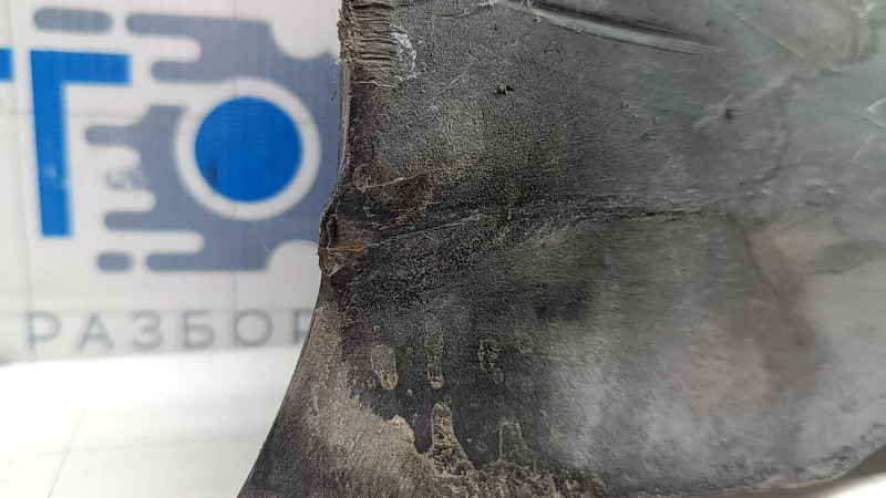 Pragul inferior dreapta al structurii unui Tesla Model Y 20-25, zgârieturi, rupturi, îndoire, crăpătură
