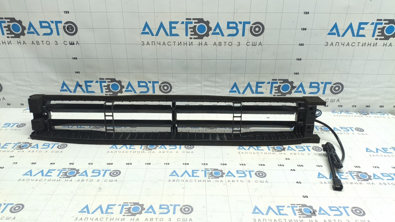 Jaluzele deflectoarelor radiatorului Toyota Prius 50 16-17