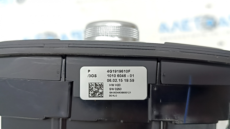 Panou de control MMI Audi A6 C7 16-18 restul, crestături pe crom, zgârieturi