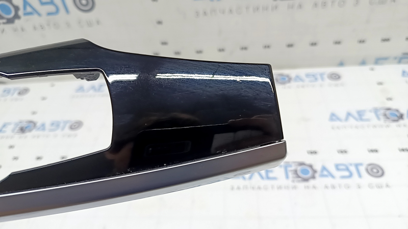 Накладка передней панели левая BMW X3 F25 15-17 черный глянец с хром, царапины