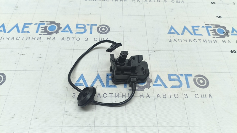 Замок лючка бензобака VW Passat 16-19 USA