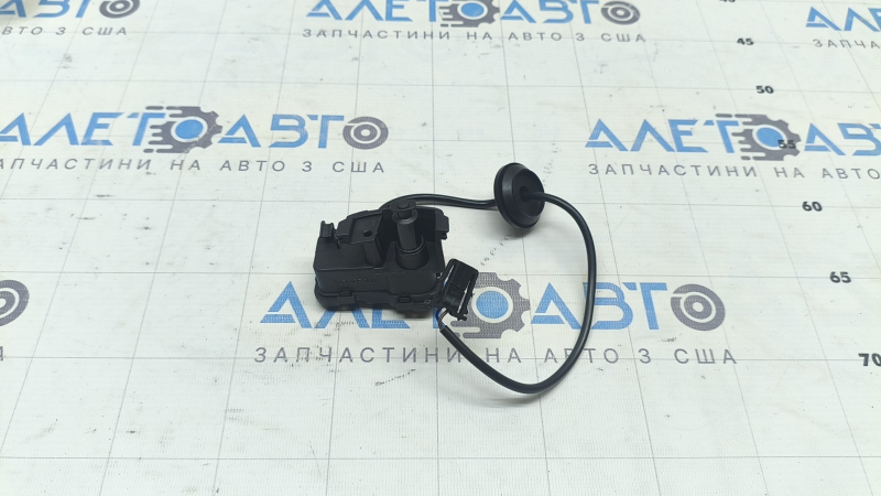 Замок лючка бензобака VW Passat 16-19 USA