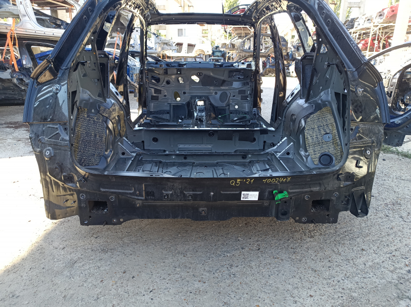 Panou spate Audi Q5 80A 18-25 2 piese, pe caroserie, negru