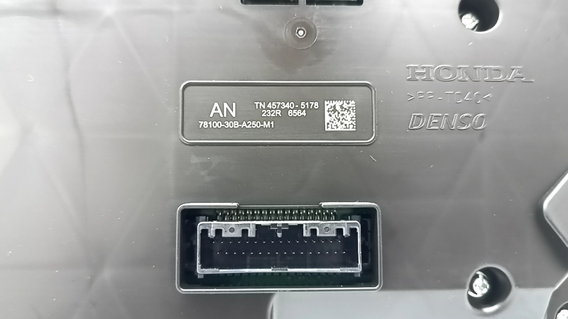 Tablou de bord Honda Accord 23-26 hibrid 14k, pete pe sticlă, crăpătură în suport