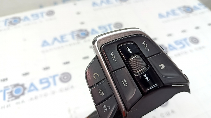 Кнопки управления на руле левые Honda Insight 19-22 потерты