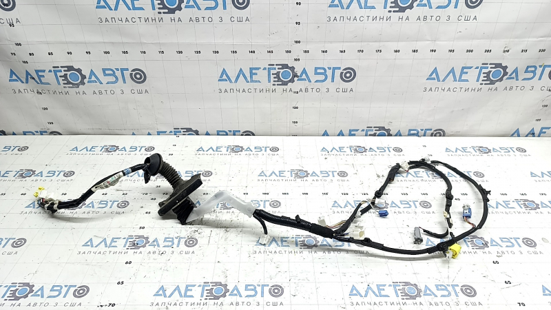 Cablaj pentru ușa din dreapta față a unui Toyota Prius V 12-17 fără cheie
