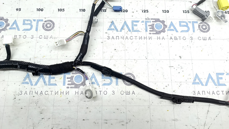 Cablaj pentru ușa din dreapta față a unui Toyota Prius V 12-17 fără cheie