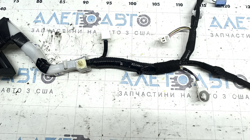 Cablaj pentru ușa din dreapta față a unui Toyota Prius V 12-17 fără cheie