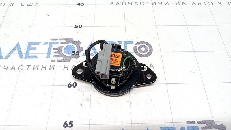 Динамик пищалка задний правый Toyota Prius V 15-17 JBL