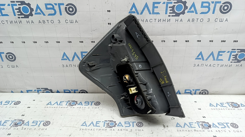 Restul farului dreapta Toyota Prius V 15-17, sticlă crăpată