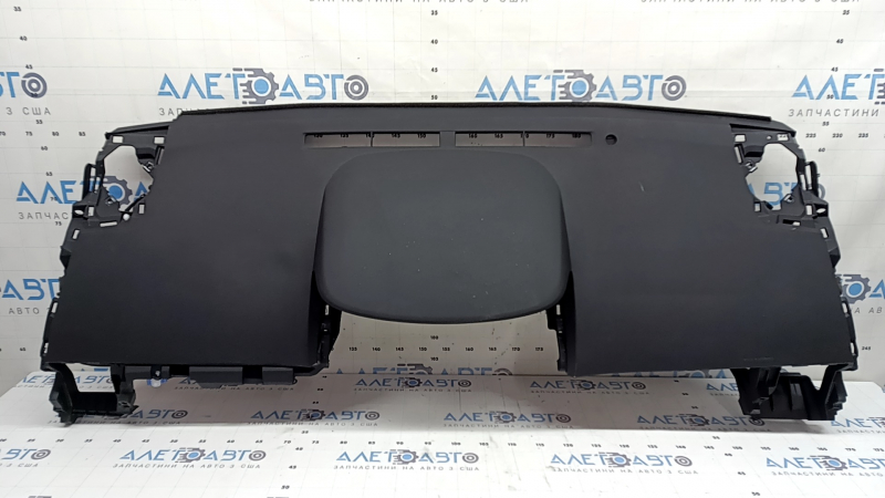 Торпедо передняя панель верхняя часть с AIRBAG Toyota Prius V 17-17 черная, царапины