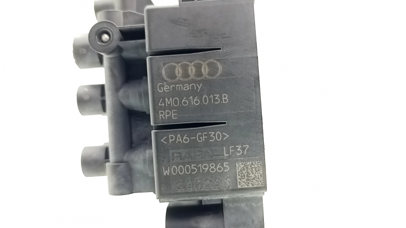 Блок клапанов пневмоподвески Audi Q8 19-26