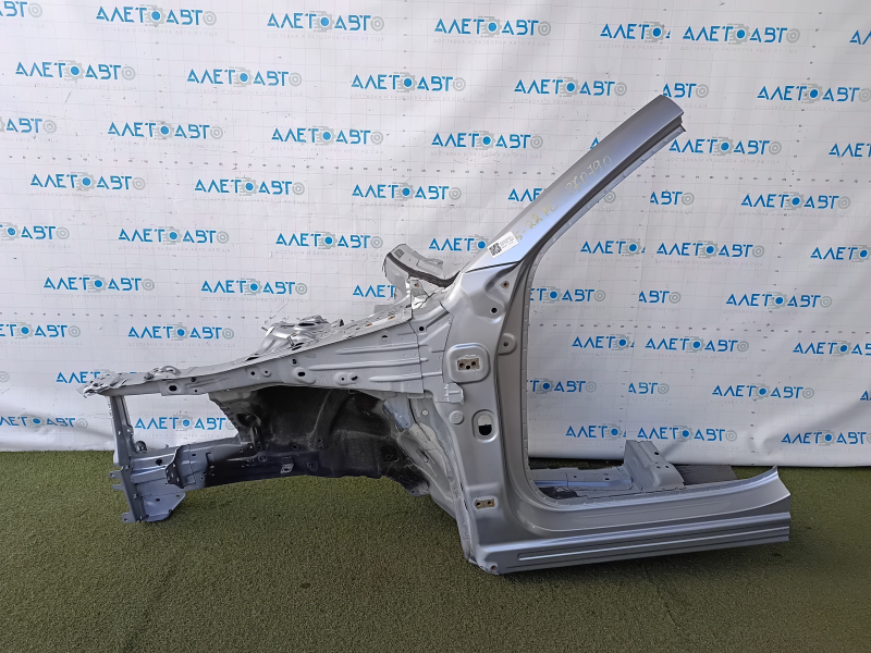 Четверть кузова Mazda CX-5 в серебристом цвете, без дефектов на поверхности.