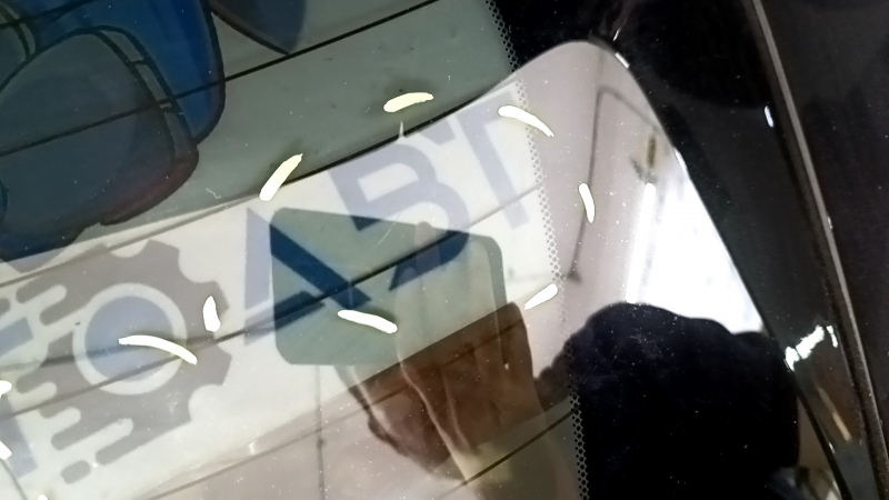 Дверь багажника голая со стеклом Nissan Murano z52 20-24 тонировка, графит KAD, с спойлером, накладками спойлера, стоп-сигналом, трапецией и поводком заднего дворника, царапины на стекле