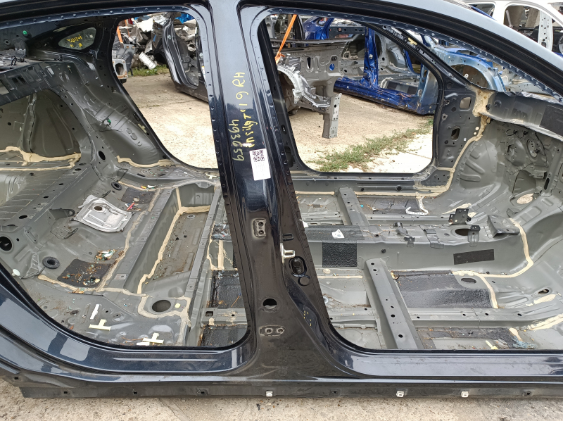 Стойка кузова центральная правая Honda Insight 19-22 на кузове, тычка