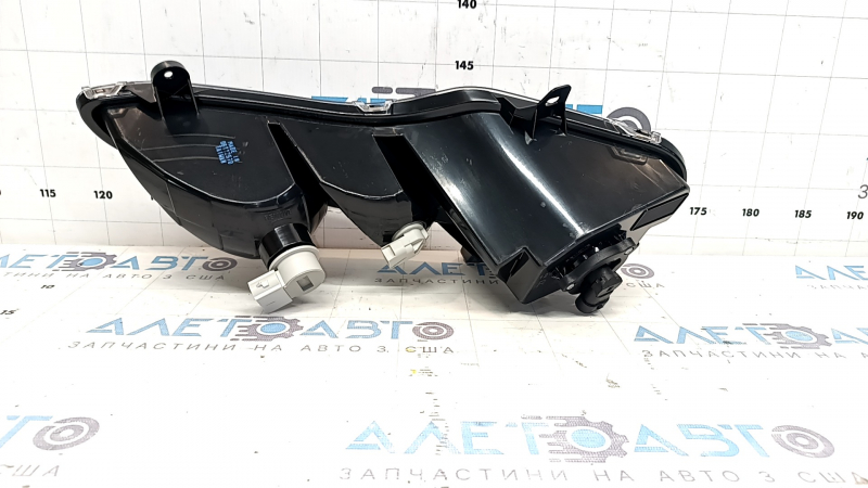 Поворотник правый Ford Escape MK3 13-16 дорест белый с птф