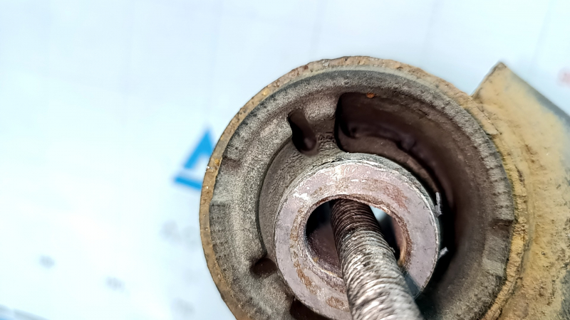 Subaru Forester 19-24 SK, subcadru spate ruginit, 6 microfisuri la bază
