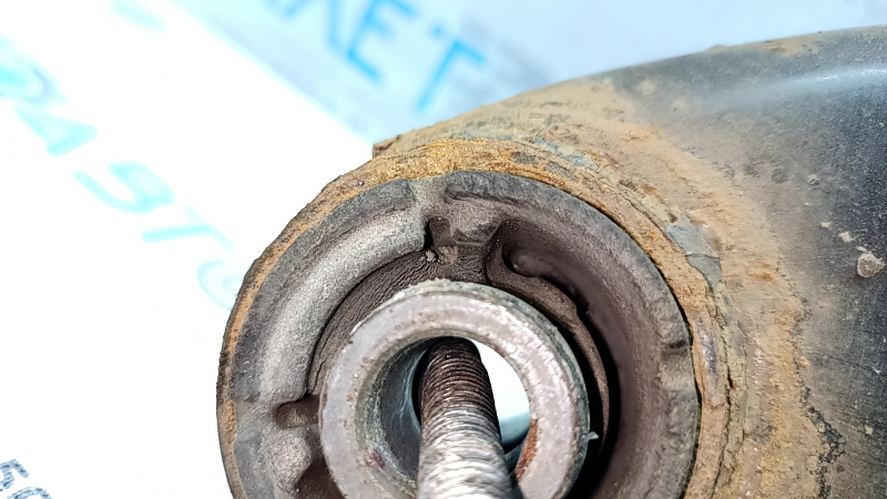 Subaru Forester 19-24 SK, subcadru spate ruginit, 6 microfisuri la bază