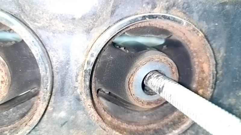 Subaru Forester 19-24 SK, subcadru spate ruginit, 6 microfisuri la bază