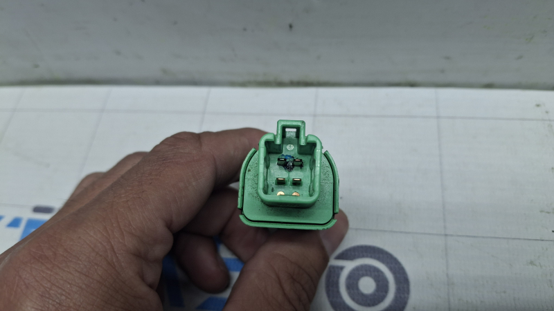 Comutator stop frână Toyota Prius 30 10-15