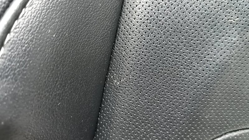Husă pernă scaun șofer Ford Fusion mk5 17-20, titan, piele neagră, perforată, pentru ventilație și încălzire, zgârieturi