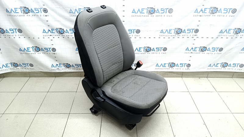 Сиденье пассажирское Ford Escape MK4 21-22 без airbag, механическое, с подогревом, ткань серая с черным, под химчистку