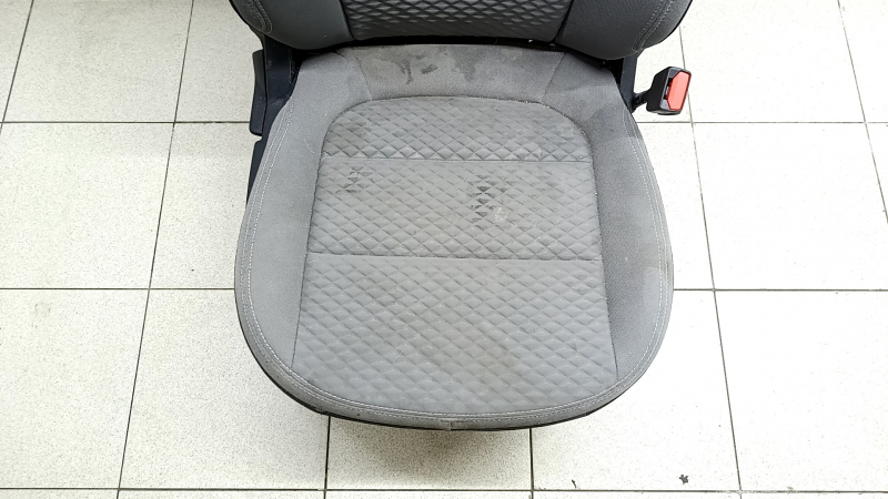 Сиденье пассажирское Ford Escape MK4 21-22 без airbag, механическое, с подогревом, ткань серая с черным, под химчистку