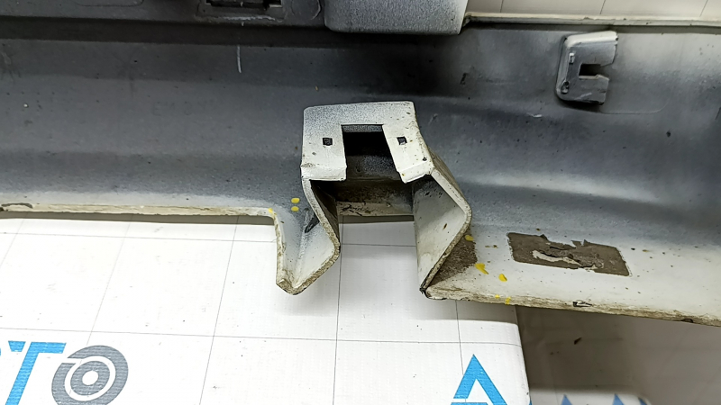 Prag stânga Ford Fusion mk5 13-20 alb, cu garnitură, elemente de fixare îndoite, zgârieturi, element de fixare și ghidaj rupte