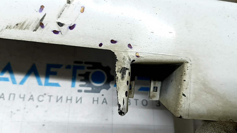 Prag stânga Ford Fusion mk5 13-20 alb, cu garnitură, elemente de fixare îndoite, zgârieturi, element de fixare și ghidaj rupte