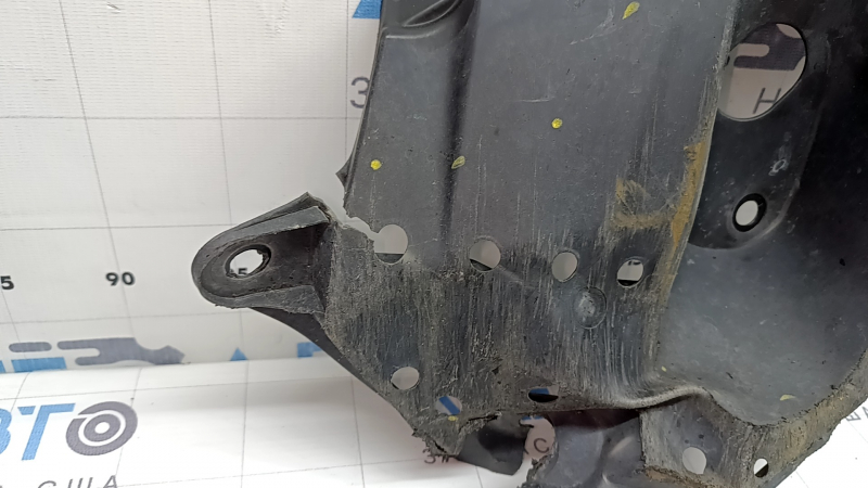 Защита переднего бампера Toyota Prius V 12-17 надрывы, затерта
