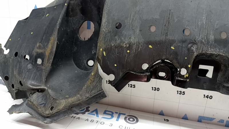 Защита переднего бампера Toyota Prius V 12-17 надрывы, затерта
