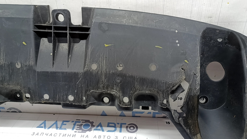 Защита переднего бампера Toyota Prius V 12-17 надрывы, затерта