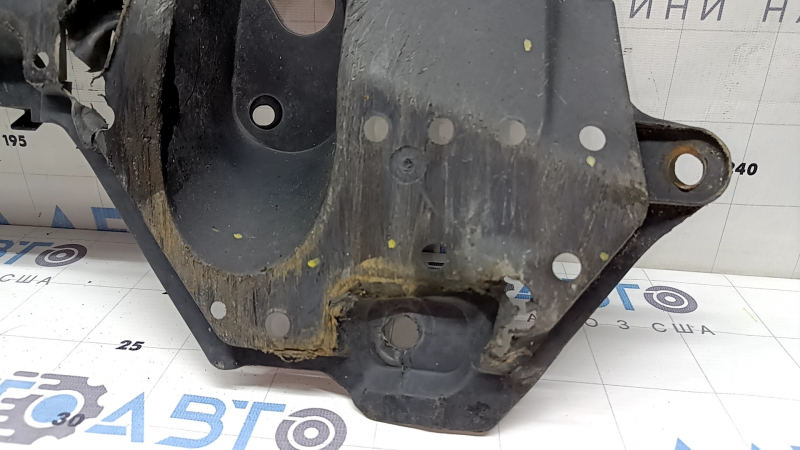 Защита переднего бампера Toyota Prius V 12-17 надрывы, затерта