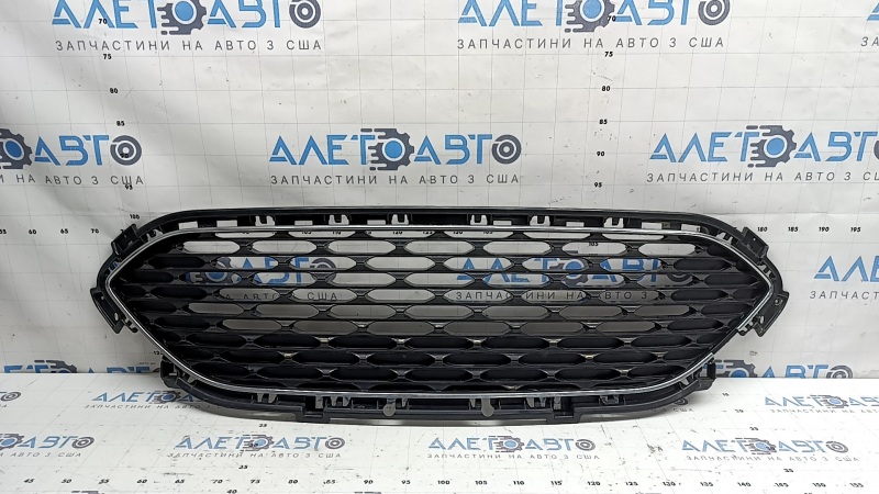 Grilă radiator Ford Escape MK4 20-22, neagră lucioasă, ramă cromată, fragment cromat lipsă, suport crăpat, suport rupt