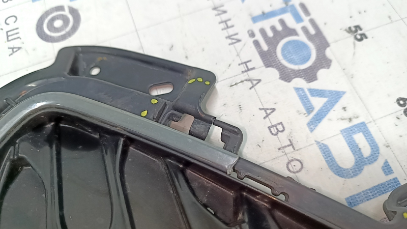 Grilă radiator Ford Escape MK4 20-22, neagră lucioasă, ramă cromată, fragment cromat lipsă, suport crăpat, suport rupt
